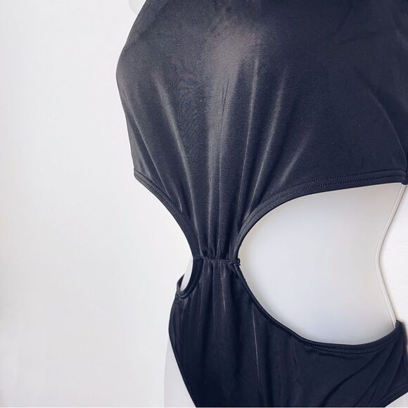 Victoria’s Secret Cutout One-Piece Swimsuit - Picture 4 of 8